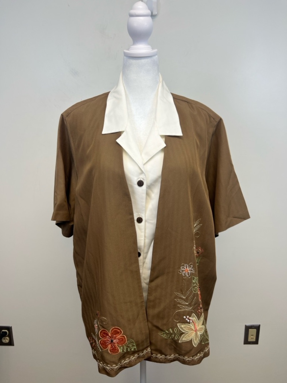 Alfred Dunner Women's Tan / Cocoa Rayon Blend Blouse Embroidery flowers Size 22
